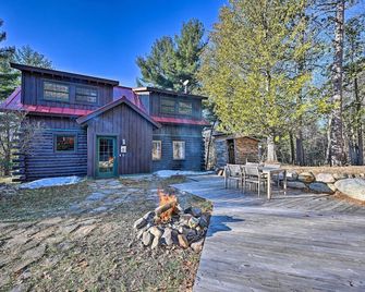 Log Cabin in Wilmington w/ New Hot Tub By Skiing! - Wilmington - Building