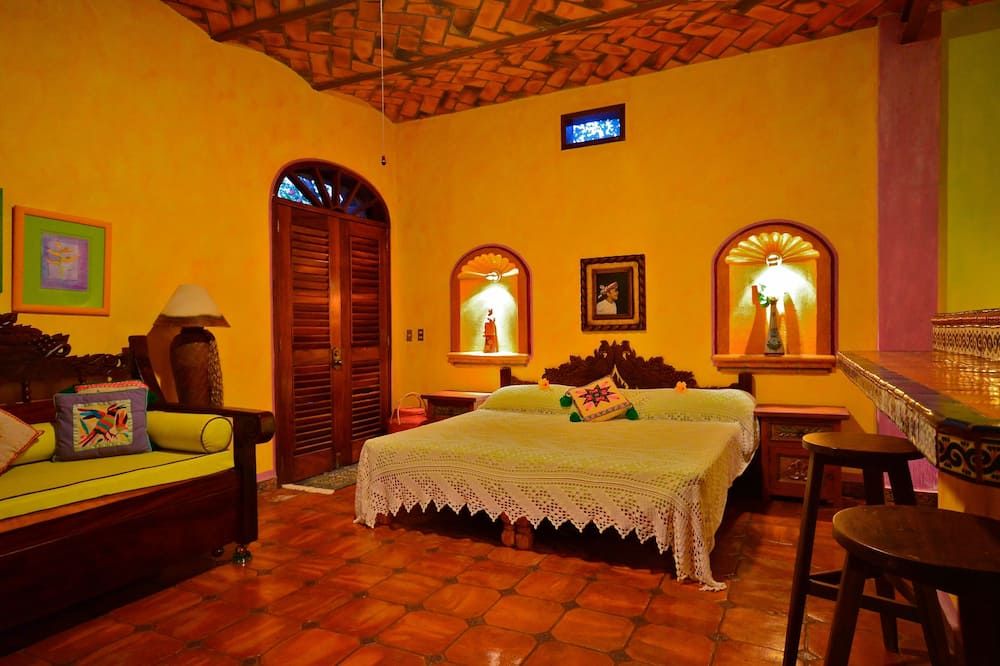 Beachfront Suite w/ Private Patio - Los Ayala - Habitación