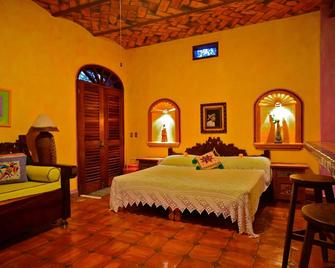 Beachfront Suite w/ Private Patio - Los Ayala - Habitación