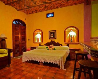 Beachfront Suite w/ Private Patio - Los Ayala - Habitación