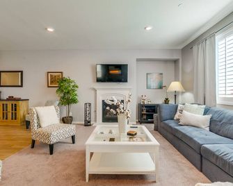 1000 Mbps Fast Wifimodel Homeluxury Family Retreat 5b/4b - Jurupa Valley - Living room