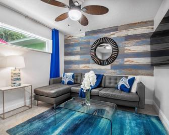 Belle Vista - Madeira Beach - Living room