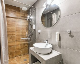 B48 Athens Dafni - Athens - Bathroom