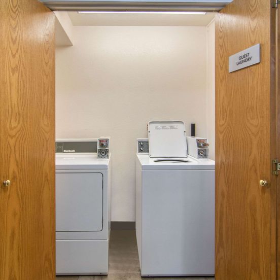 Econo Lodge image 1