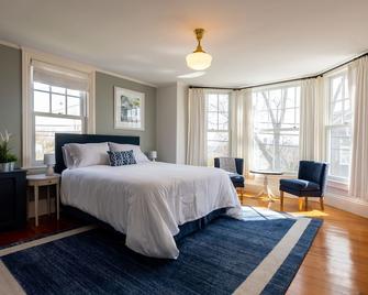 Downtown Captain's Mansion- The Dexter- Family, pet, and event friendly - Vineyard Haven - Chambre