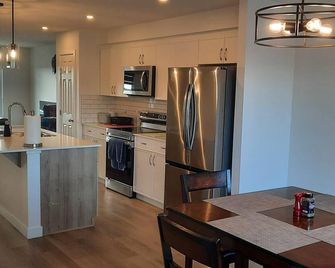 Home in Fort Saskatchewan - Fort Saskatchewan - Küche