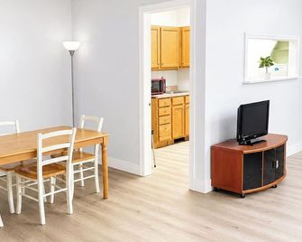 Cozy Studio apartment in delightful Waterbury with Central Air - Waterbury - Essbereich
