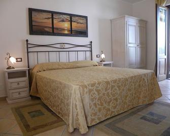 Hotel Borgo Eolie - ליפארי - חדר שינה