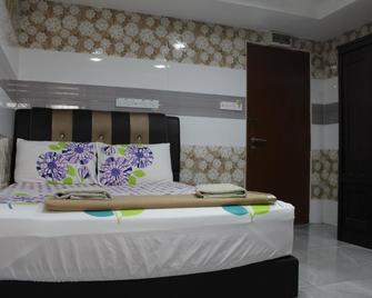 H-2 Nilai Hotel - Kampung Baharu Nilai - Slaapkamer