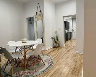 Beautiful Row home located in the heart of Lawrenceville - Pittsburgh - Dining room