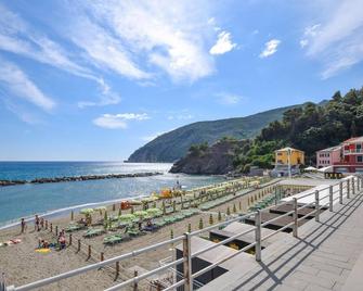 Stunning Apartment In Deiva Marina - Deiva marina