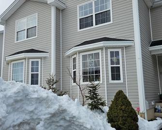 Cozy pet friendly Home - St. John's - Building