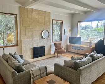 Perfect beach getaway, short stroll to the beach and Blairgowrie village. - ري - غرفة معيشة