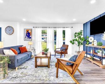 New Moderne Luxe Home - Mins To Atl & Decatur Sq - Decatur - Living room