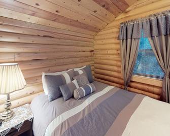 The Cabin at Lydias Canyon - Glendale - Bedroom