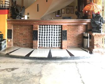 Horton Hotel - Cirebon - Recepción