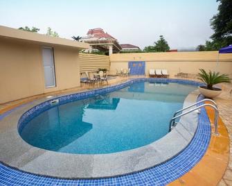 Aveda Diwatel - Lonavala - Piscina