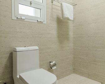 Super OYO 106 Muscat Grand Hotel Apartment - Seeb - Koupelna
