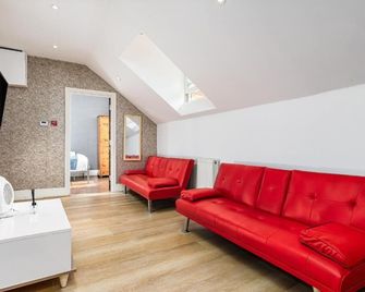 London Homes - Aldgate Flats - London - Living room