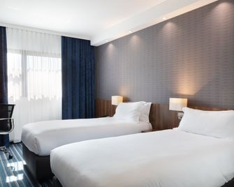 Holiday Inn Express Marseille Airport By IHG - Vitrolles - Schlafzimmer
