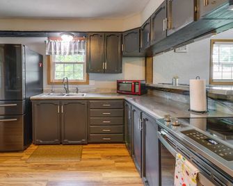 Charming Kaw Lake Country Home W/ Game Room - Newkirk - Cocina