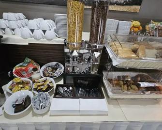 Hotel Blue Bratislava - Bratislava - Buffet