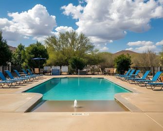 Modern 3B Resort Retreat 20 min to City Center - San Antonio - Pileta