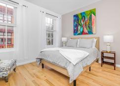 Welcome to The Charming High st Suites - West Chester - Bedroom