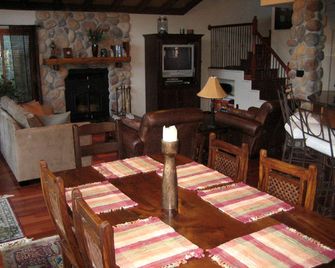 Alta Peak Vista - Three Rivers - Dining room