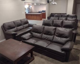 4B Miracle Lodge - Stay&Play Together-Events/Reunions/Staycation/Ski - South Jordan - Living room