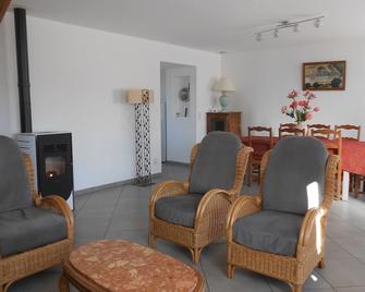Pretty Stone House With Large Flowery Grounds, Open And Green View - Brix - Sala de estar