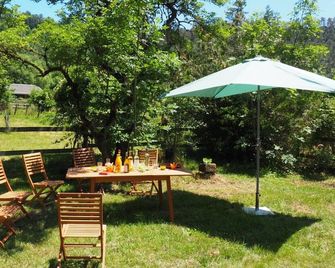 Holiday Home 'La Bergerie De Louisa' with Wi-Fi - Marvejols - Innenhof