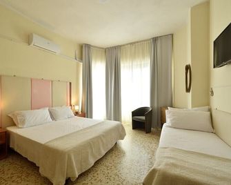 Diano Marina/Hotel Diano Marina Mhotelsgroup - Diano Marina - Bedroom
