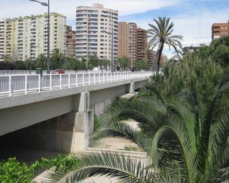 Apartamentos Plaza Picasso - Valencia - Gebouw