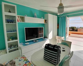 Seaside bungalow with large terrace with panoramic view !! - Costa Rei - Soggiorno