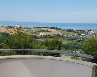 La finestra sul mare - Città Sant'Angelo - Balcone
