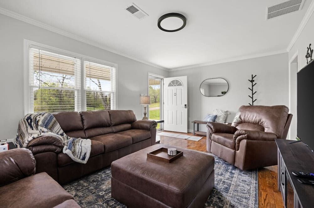 Renovated Private Cottage w/Hot Tub! Covington, TN - Covington - Huiskamer