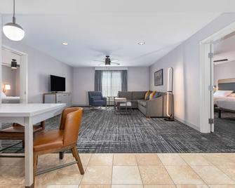 Homewood Suites by Hilton Rock Springs - Rock Springs - Living room