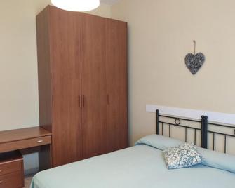 Appartamenti Bemar - Diano Marina - Camera da letto