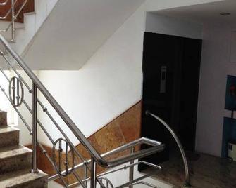 Hotel Templecity Dreamz Inn - Madurai - Escaleras