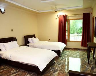 Legend Hotel Chitral - Chitral - Bedroom