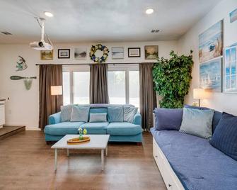 Walk to Lewisville Lake Pet-Friendly Texas Abode! - Lake Dallas