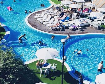 Comfy Furnished Apartment with AC near Beach - Lido di Spina - Piscina