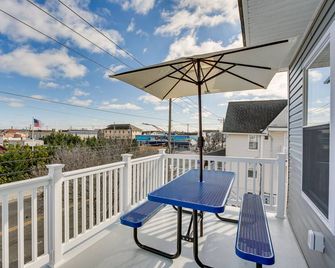 Spacious Wildwood Condo: Walk to Beach! - Wildwood - Balcony