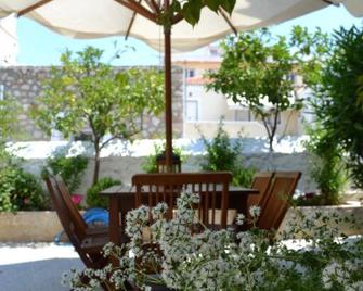 Twin House Spetses - Spétses - Patio