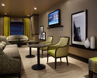 Hampton Inn & Suites by Hilton Montreal-Dorval - Dorval - Oleskelutila