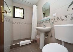 Apartments Calenic - Petrovac - Bathroom