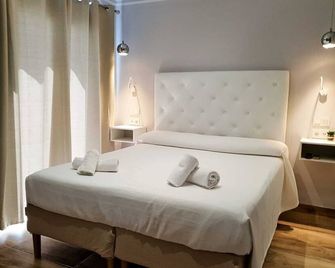 Hostal La Ermita - Nerja - Soverom