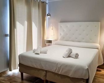 Hostal La Ermita - Nerja - Habitación