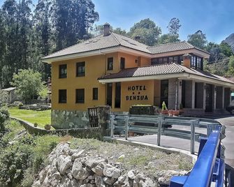 Hotel Benzua - יאנס - בניין